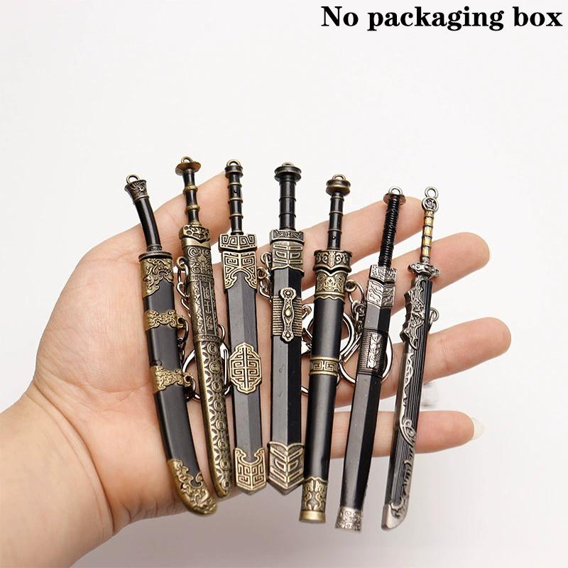 Sada starověkých zbraní v čínském stylu Mnoho modelů kovových pochev slavných starověkých mečů Klíčenka Malé neotevřené zbraně s čepelemi