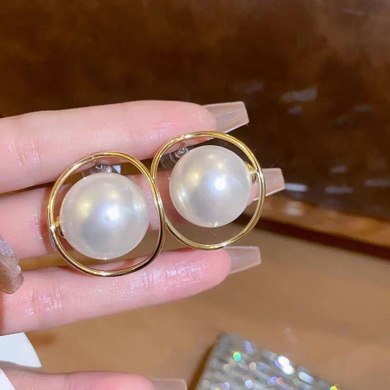 Korean Elegant Pearl Stud Earrings for Women: Versatile, High-Class Style Jewelry