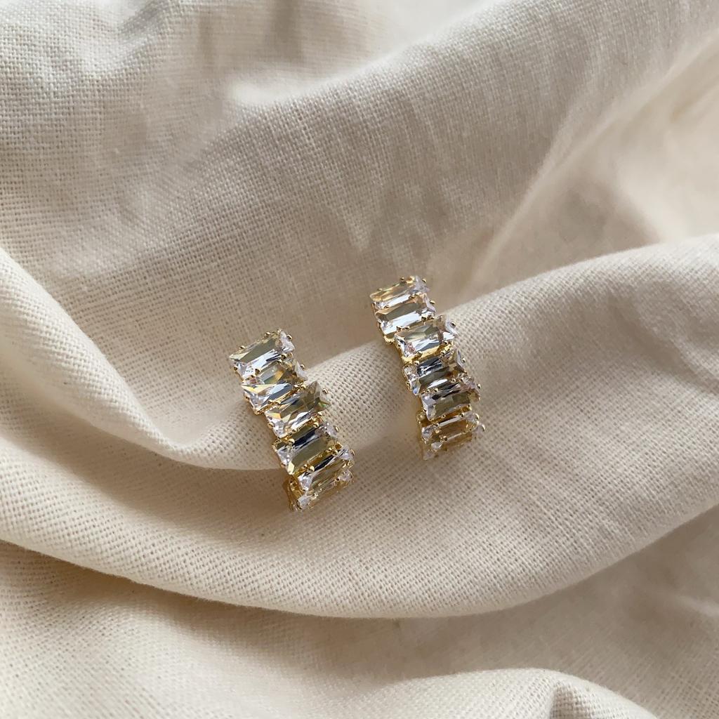 Super flash zircon earrings, high-end sense, exquisite light luxury, niche design, explosive earrings, Dongdaemun, Korea, versatile earrings.
