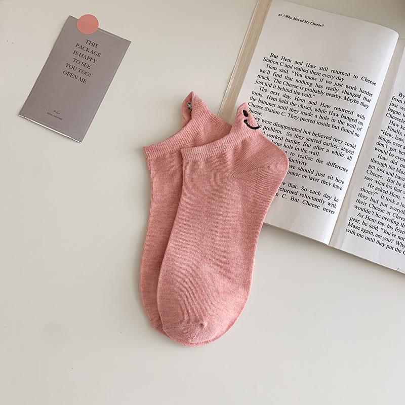 Thin Embroidered Smiley Face Ankle Socks – Cute, Anti-Slip, Invisible Fit for Spring/Summer