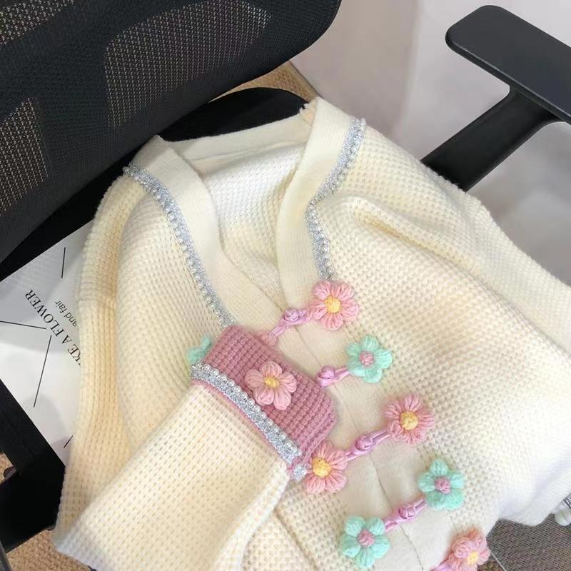 Sweet Three-dimensional Flower Button Sweater for Women's Spring Wear Lazy Style Loose Knit Cardigan