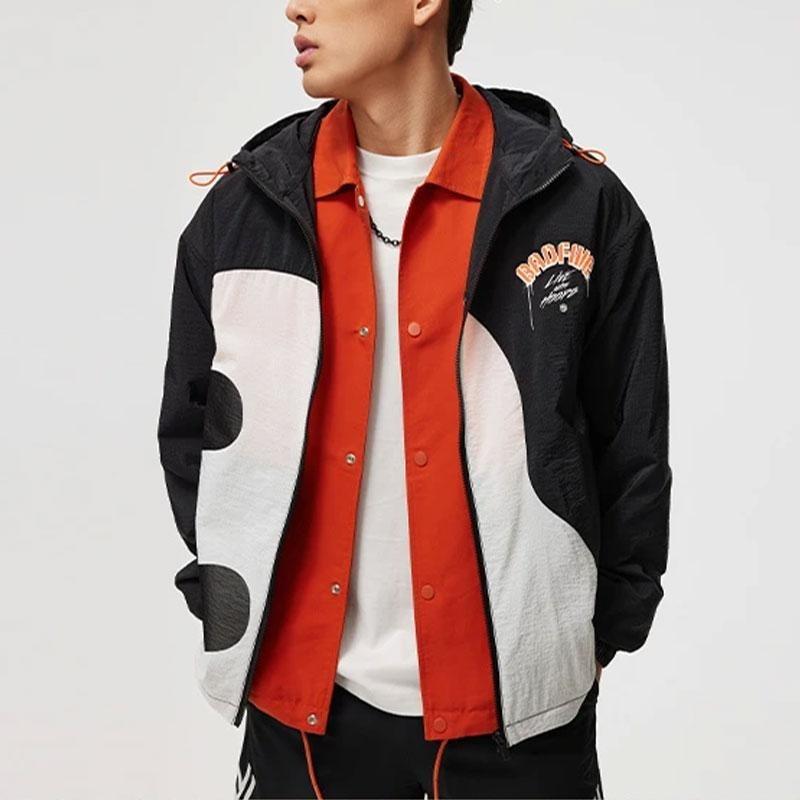 Li Ning Basketball Series Bad Five Letter B Color Block Splicing UV Resistant Hooded Loose Sports Windbreaker Men Outerwear Black AFDU417-3