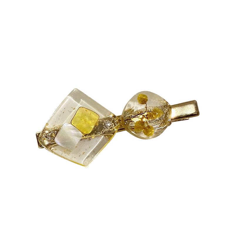 Crystal-Cut Acrylic Bobby Pins: Transparent Diamond Hair Clips for Autumn/Winter - Stylish Korean Accessories
