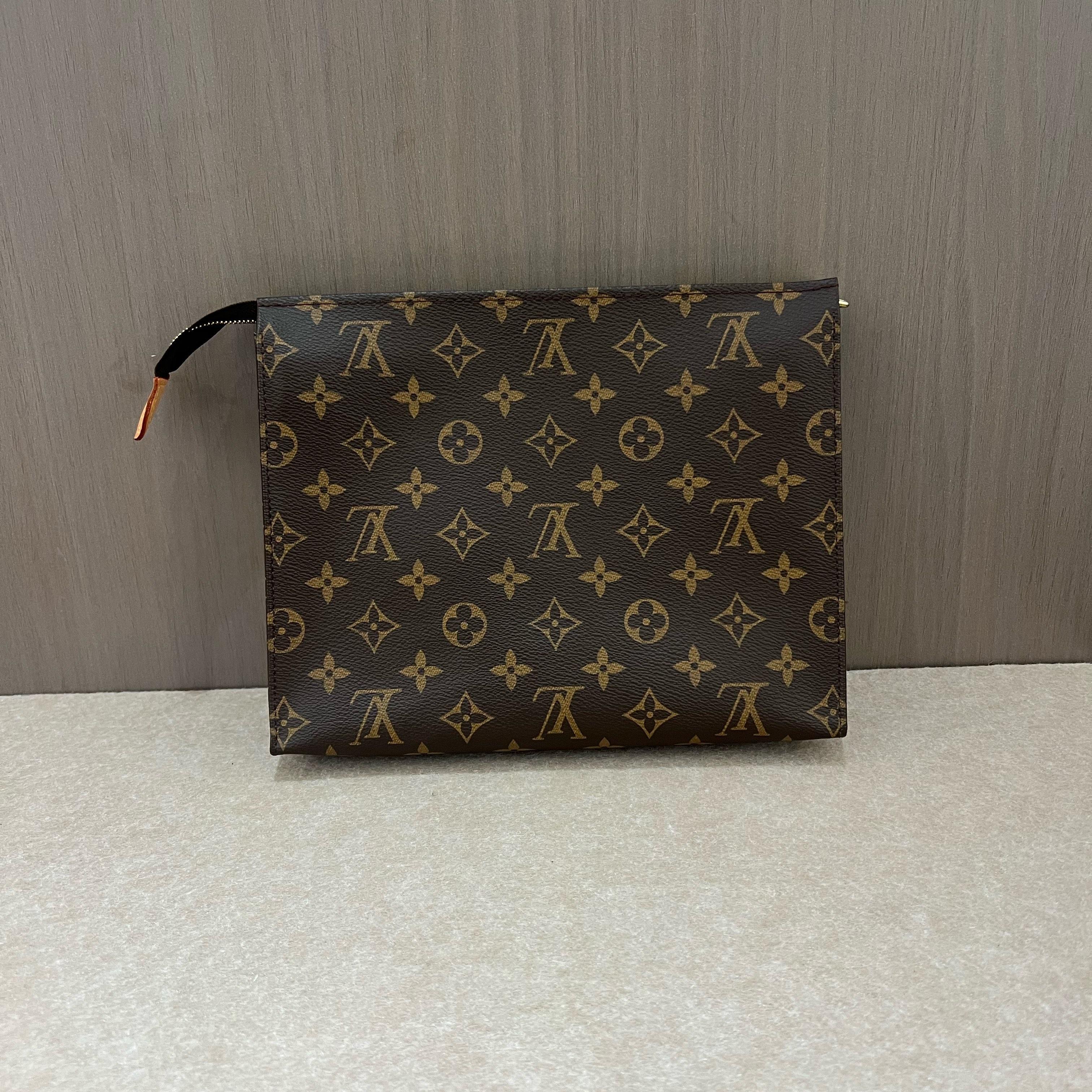 [Pre-Owned] Toiletry Pouch 26 Classic Monogram Canvas And Leather Wash Bag - Excellent #JWZ9MY ONE SIZE