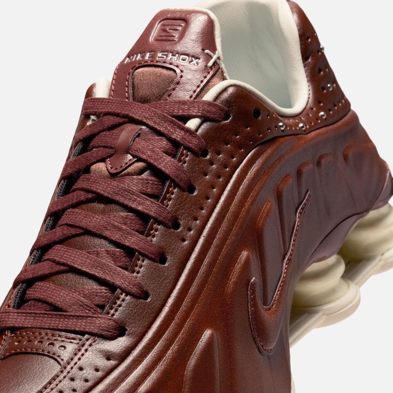 Nike Women's Retro Running Shoes - Style Column Shoes for Winter - High Heels Sneakers - NIKE SHOX R4 IM6690