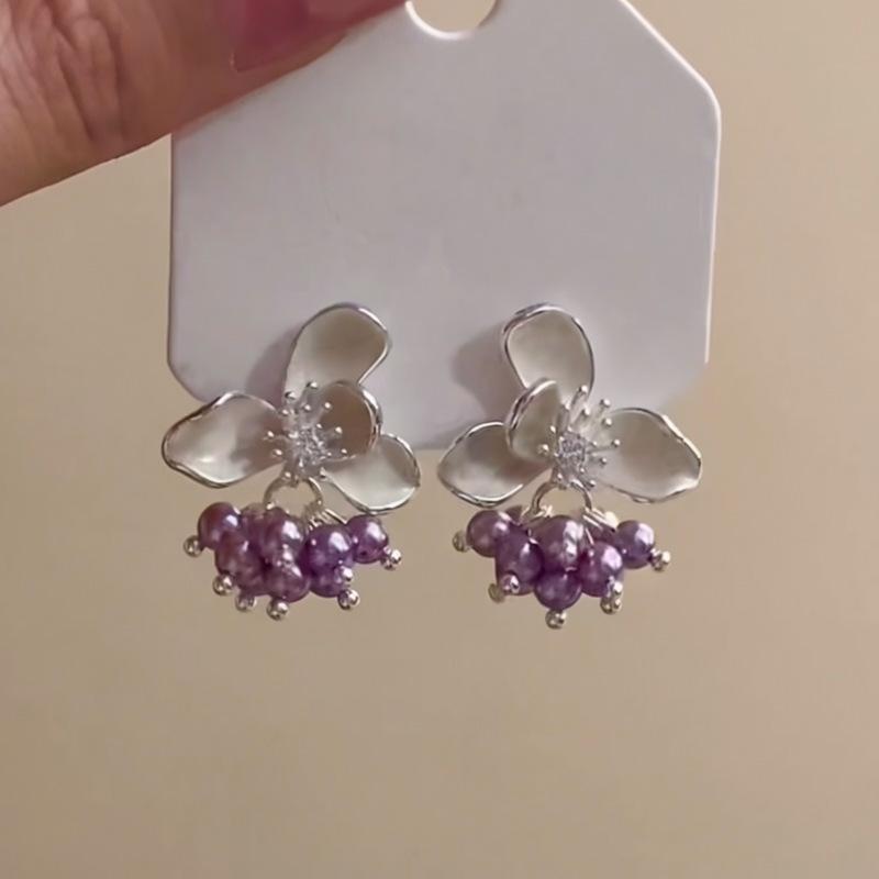 Silver Needle Drip Oil Flower Pearl Stud Earrings - Elegant Fashion Accessories for Women