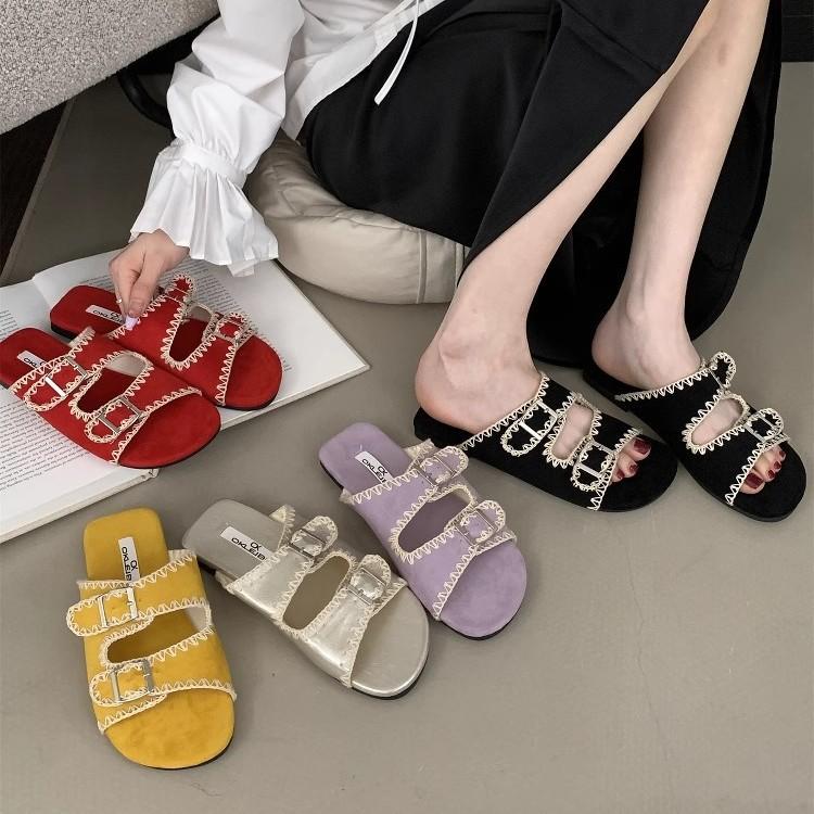 Flat-bottomed fashion outer wear belt buckle cool slippers women's shoes 2025 new summer outer wear yellow beach sandals