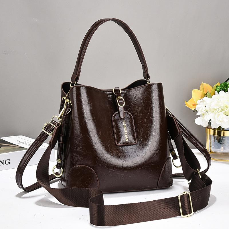 Oil wax leather handbag 2025 new niche high-end large-capacity bag women's shoulder bucket bag