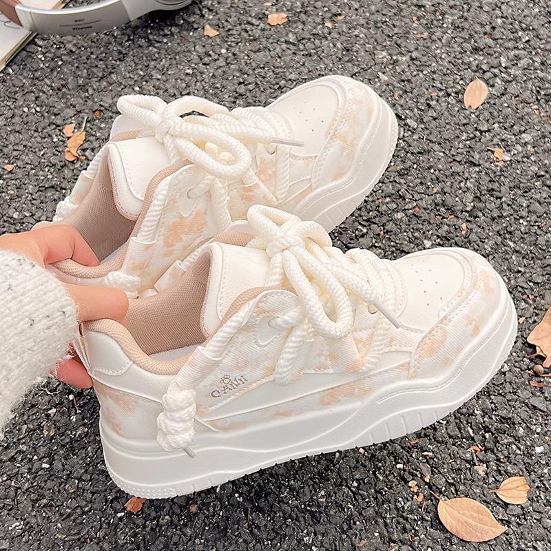 

2025 new popular bread shoes female student white shoes with wide-leg pants shoes versatile sports and leisure board shoes 40