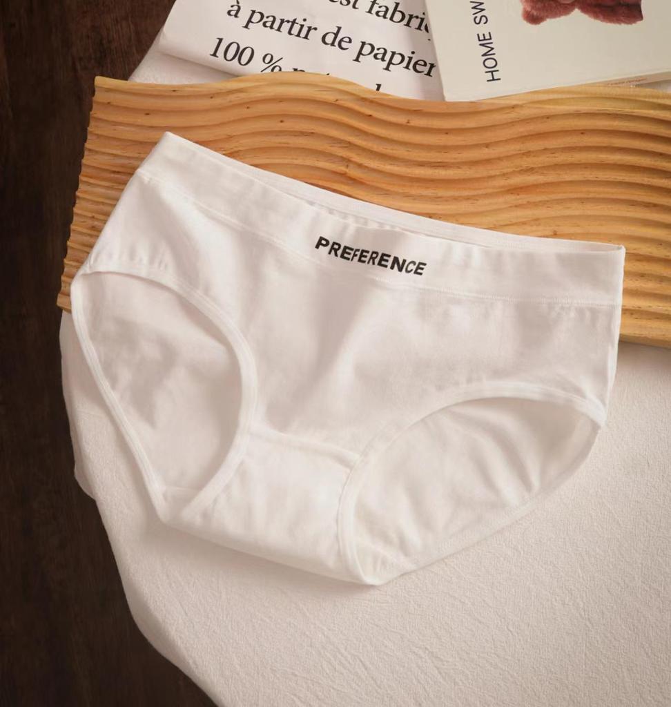 Japanese Style Women's Mid-Waist Pure Cotton Antibacterial Briefs – Teenage Triangle Design