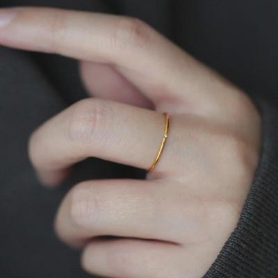 Bardzo cienki pierścionek ze stali tytanowej cyrkonowej dla kobiet: Elegancki, Minimalistyczny Design, Nie Blaknie
