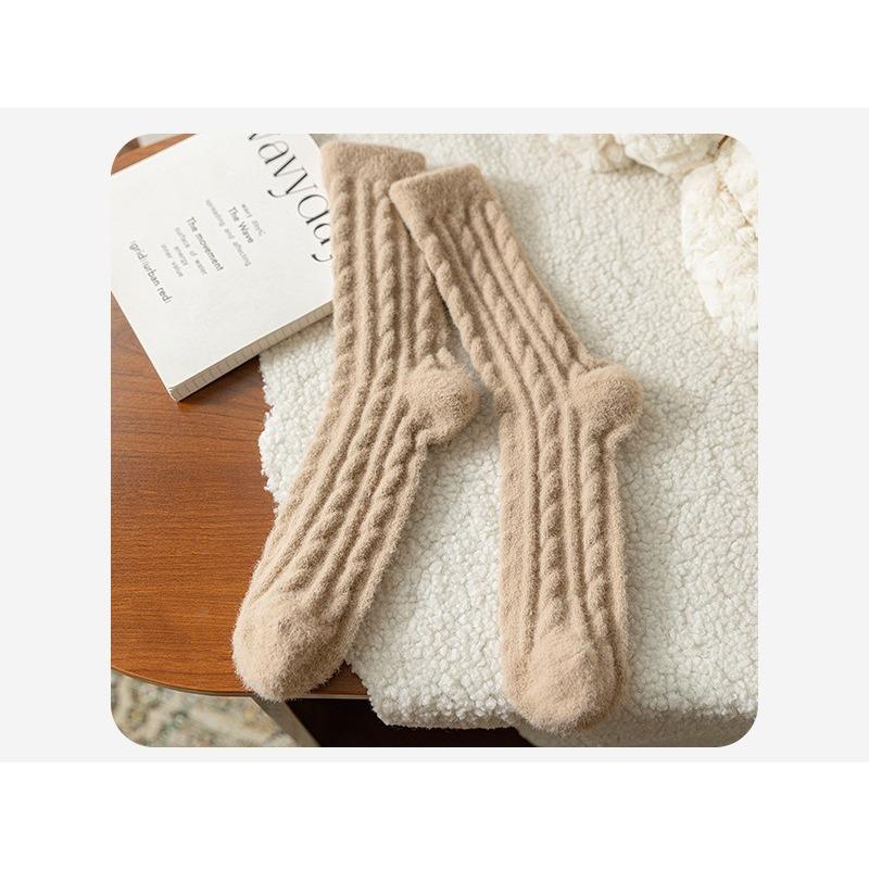 Coral Fleece Thick Sleep Socks for Autumn and Winter, Home Floor Socks, Plush Home Socks, Comfortable Mid-calf Women's Socks