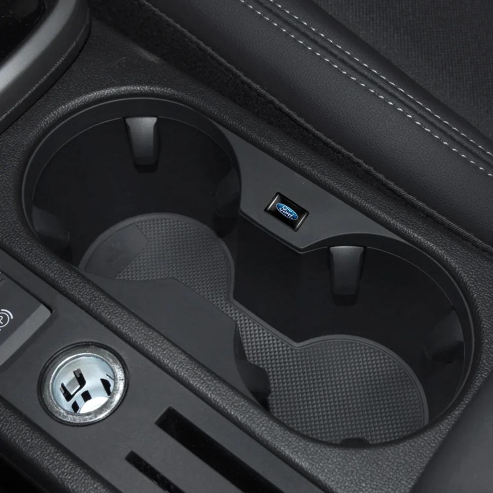 Nová 2026 Samolepka na auto Ford Nová 2025 Horký Auto Styling 3D Epoxidové Samolepky na Dekoraci Volantu a Palubní Desky Pro Ford Fiesta Mon