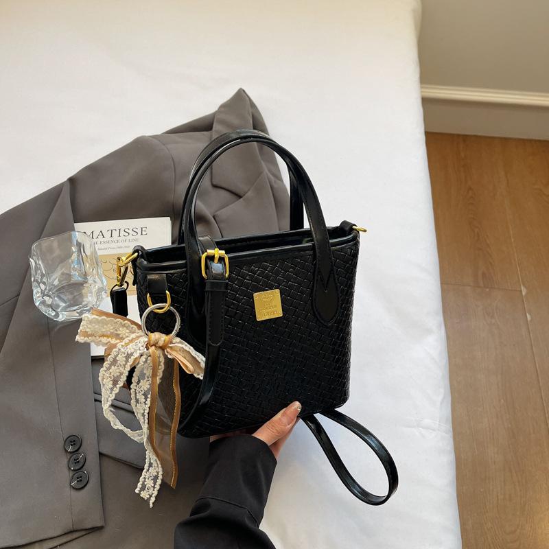 2025 Summer New Textured Woven Large-capacity Women's Bucket Bag Niche Versatile Portable Shoulder Commuter Bag