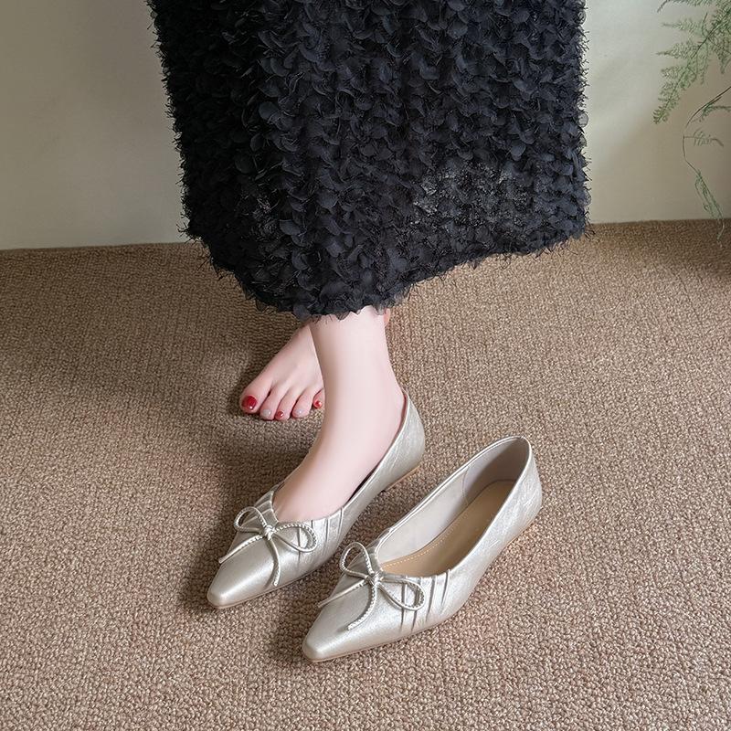 

French soft-soled single shoes for women s 2025 new summer one-pedal women s shoes temperament with skirt pointed flat-soled beanie shoes 40 шампанського