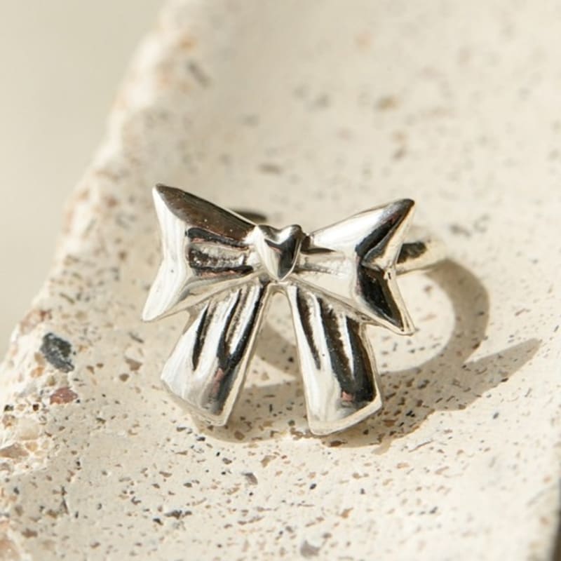 BELLOOGGI Heart ribbon earcuff