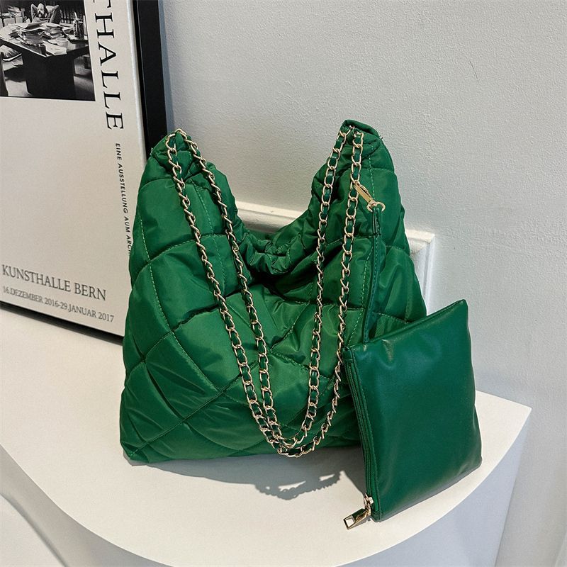 

Autumn and winter bag large capacity 2025 new versatile shoulder cotton clothes rhombus premium texture commuter tote chain bag зелёный