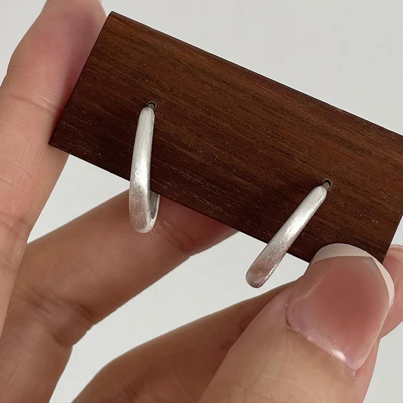 

Минималистичные матовые серьги-кольца классической формы с брашированной поверхностью для женщин, элегантные, с темпераментом, модные, для повседневной носки, ювелирные аксессуары, подарки