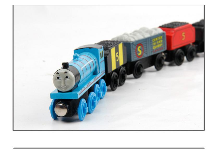 Magnetic Thomas the Tank Engine Wooden Train Set with Cake Party Decorations
