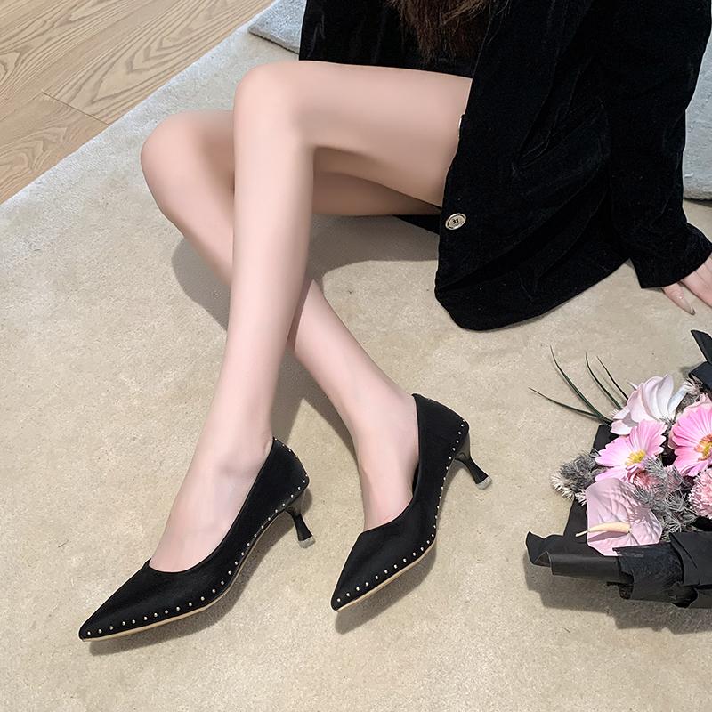 Fashion Women High Heels Metal Bead Rivet Pumps Sexy Club Scarpins Party Kitten Low Heels Lady Retro Pointed Toe Shoes