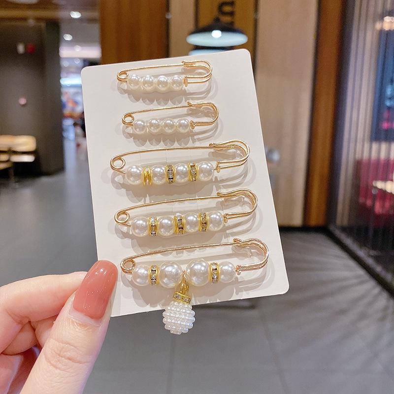 Women's Invisible Pearl Brooch: Anti-Exposure Collar Pin for Shirts and Corsages.