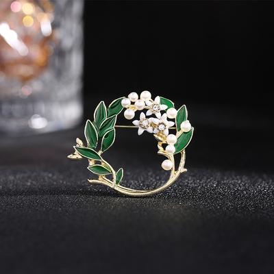 Gardenienbrosche Weibliche Literarische Temperamentbrosche Anti-Licht Kleidung Fixierstift Schnalle Anzug Hemd Accessoires Kragennadel