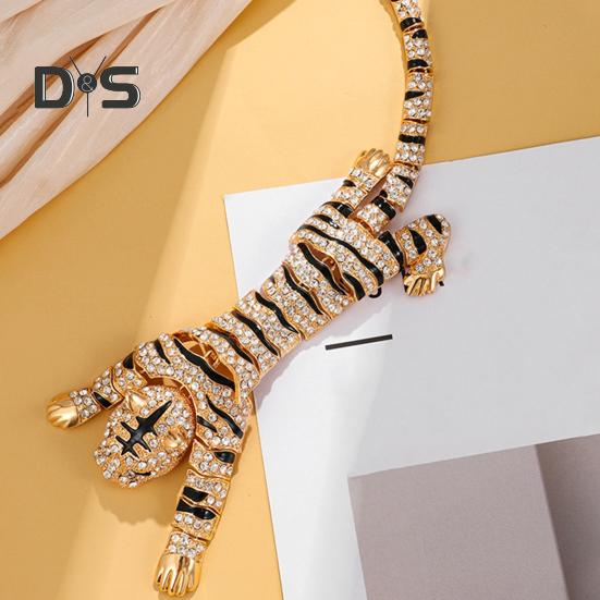Spilla Spilla Strass Lucidi Intarsiati Forma di Tigre Distintivo Antiruggine Leggero Pieghevole Spilla Tigre Accessori Moda