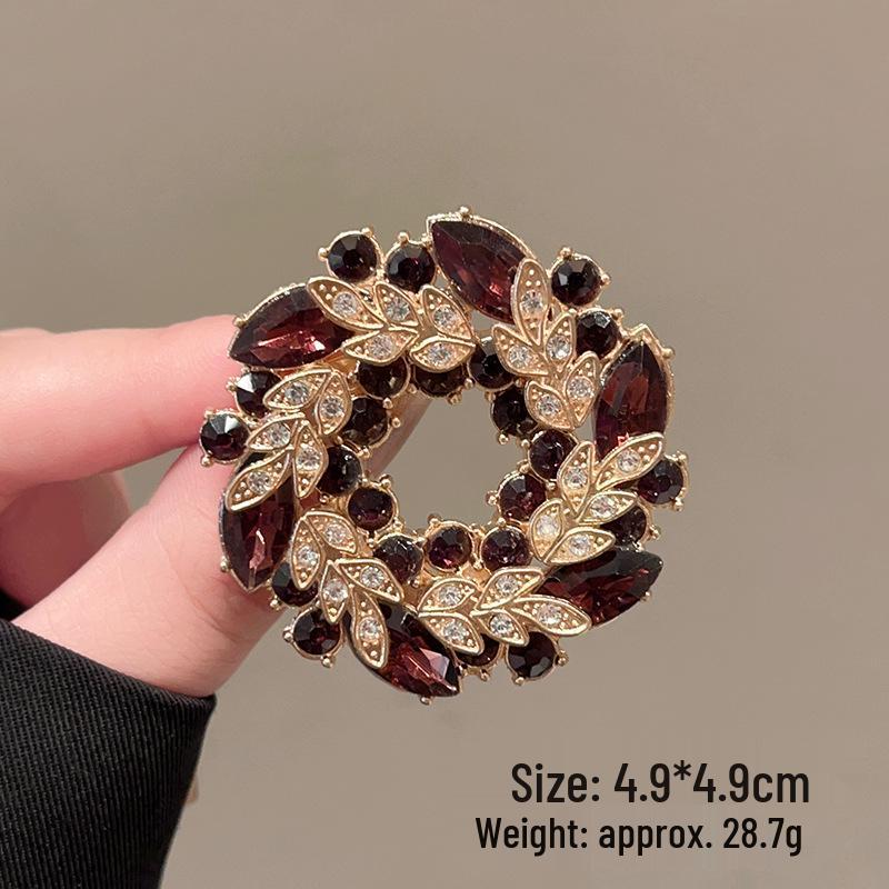 

Изысканная роскошная женская брошь-булавка в виде красного кленового листа: Приветственный аксессуар высокого класса