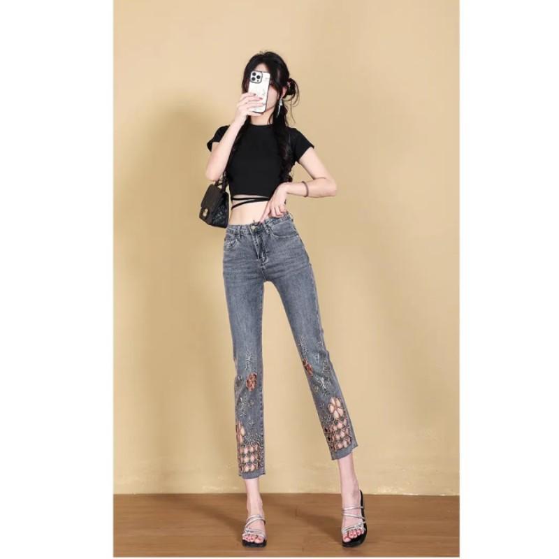 

Женские летние укороченные джинсы для стройности, petite, с декоративными вырезами и вышивкой 25