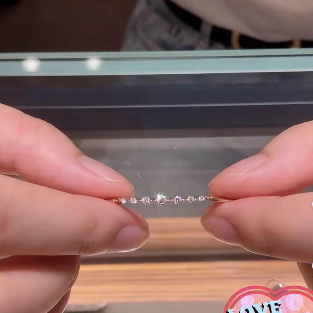 Exquisite Shining Diamond Starfall Bracelet: Luxurious, Versatile, and Elegant Hand Jewelry