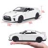 Bburago 1/24 Scale Nissan GT-R 2017 White / Diecast Model Car, Finished Product, 18-21082 WT