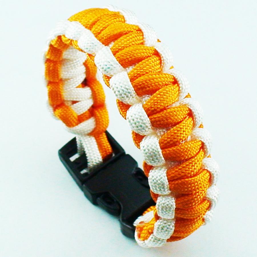 Braccialetti Bangle di Sopravvivenza in Paracord da Esterno Uomo Tono Argento Braccialetto da Polso con Corda Teschio Campeggio Escursionismo Braccialetto con Fibbia di Emergenza Gioielli