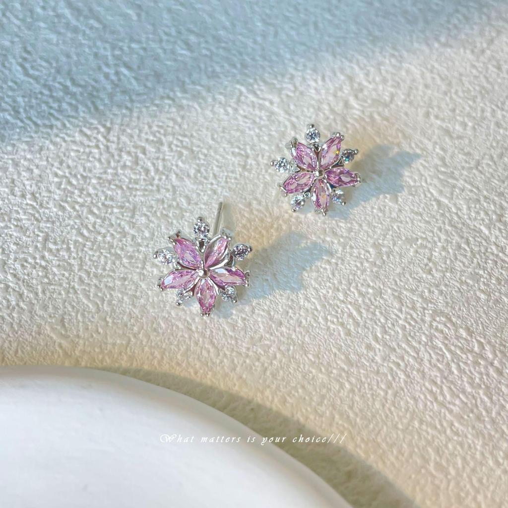 Modne Kolczyki z Cyrkoniami w Kolorze Pudrowego Lotosu - Antyalergiczne, Wysokiej Klasy Damski Design do Wszystkiego