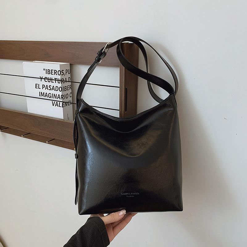 Versatile Single Shoulder Armpit Bag Women's New Casual Soft Leather Large-capacity Commuter Bucket Bag