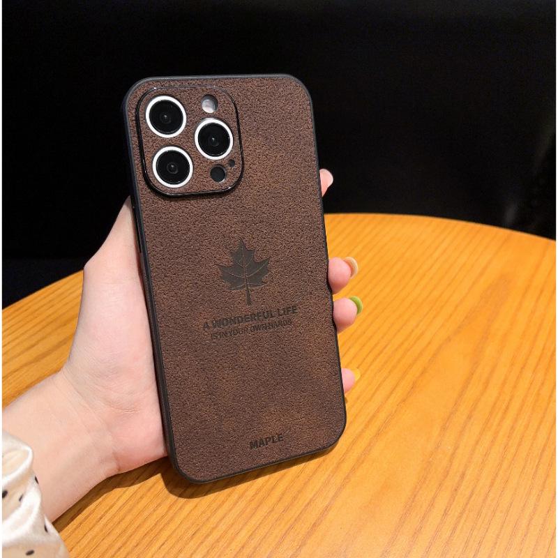 Ahornblatt Lederstruktur Hülle für iPhone 11/12/13 Pro/14 - High-End, Magnetisches Lammleder, Vollständige Abdeckung, Kreatives Design für Männer.