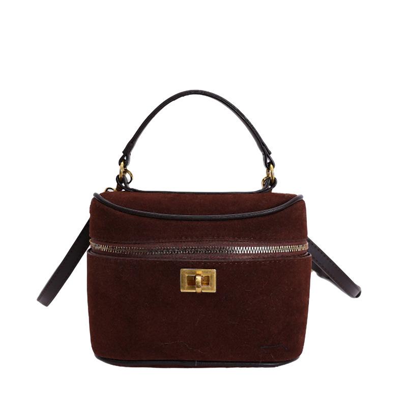 

Frosted leather box bag Korean version hand bag women s 2025 new high-end shoulder bag commuter messenger mobile phone bag кофейный