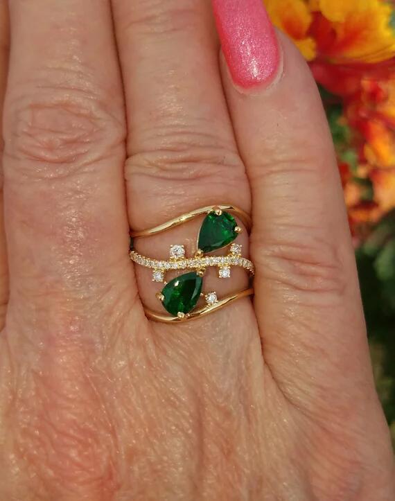 2019 Vergoldeter Damen Wellen-Tropfen Smaragdring im kreativen europäischen Stil