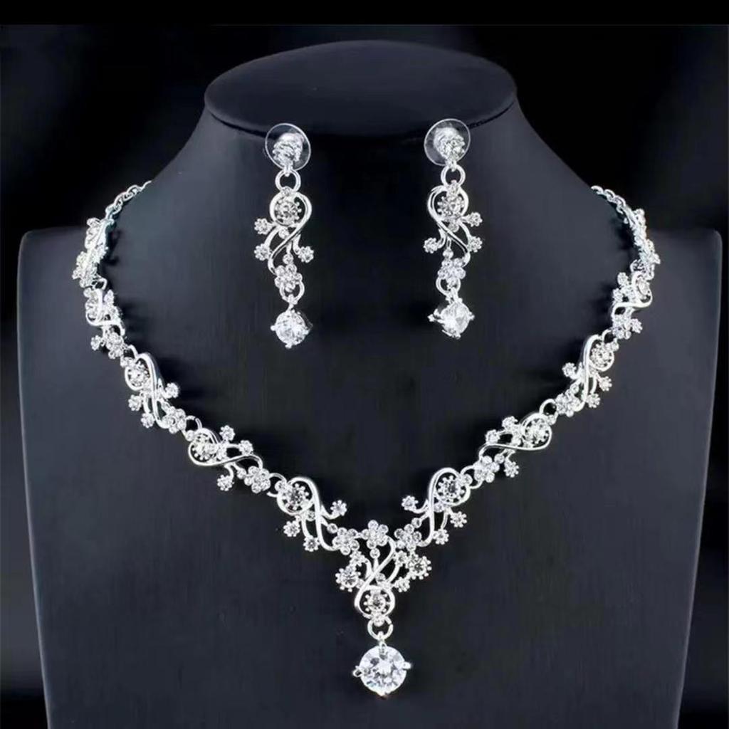 Ladies' Temperament Luxury Rhinestone Necklace Earrings Two-piece Set High-end Bridal Jewelry Set Necklace 2026