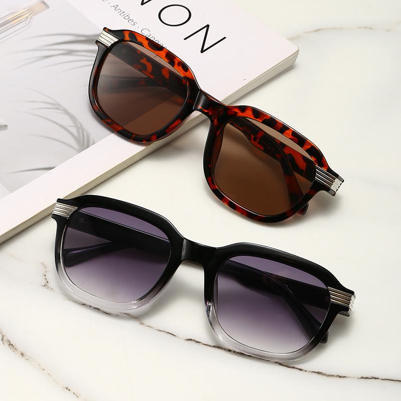 2025 Stylish Men's Square Frame Sunglasses - Comfortable and Trendy for Travel, Driving, and Instagram Look