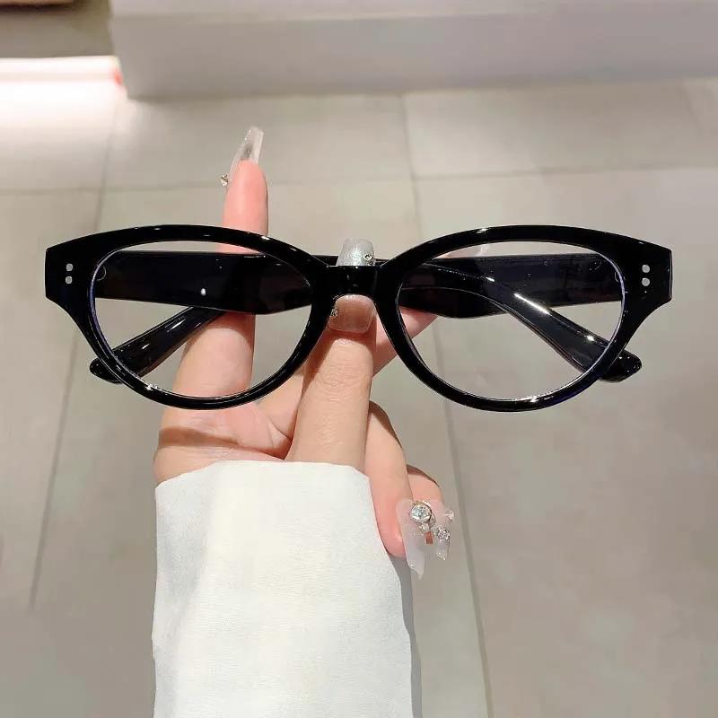 Popular Vintage Rivet Cat Eye Sunglasses Women For Men Sun Glasses Punk Shades Luxury Brand Designer Optical Eyeglasses Frame