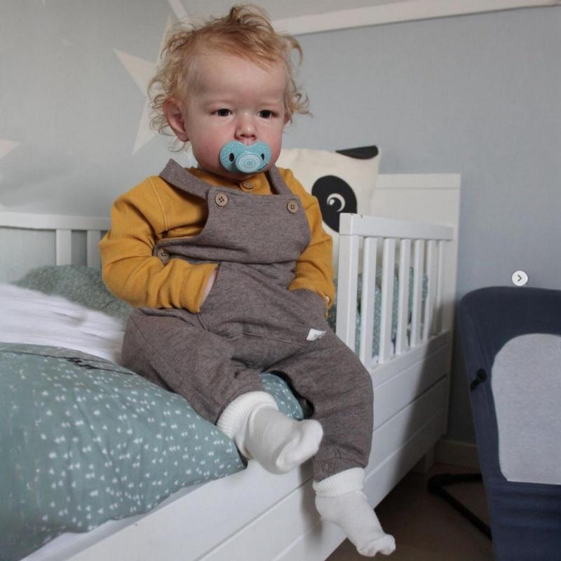 Huge Size 70cm Lifelike Reborn Baby Doll Liam Exquisite 3D Color Painted Alive Newborn Doll Soft Touch Cotton Body Rebirth Doll with Rooted Curly Hair