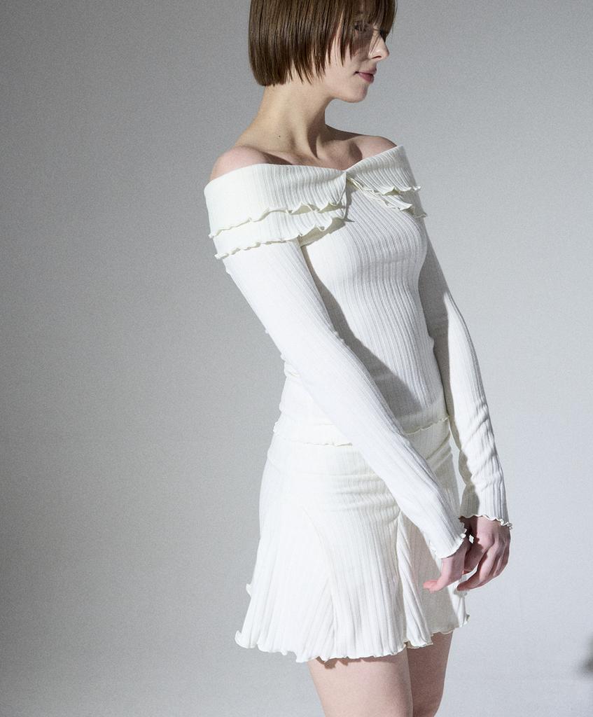 ALIENAR Double Ruffle Off-Shoulder Long Sleeve (Wh)