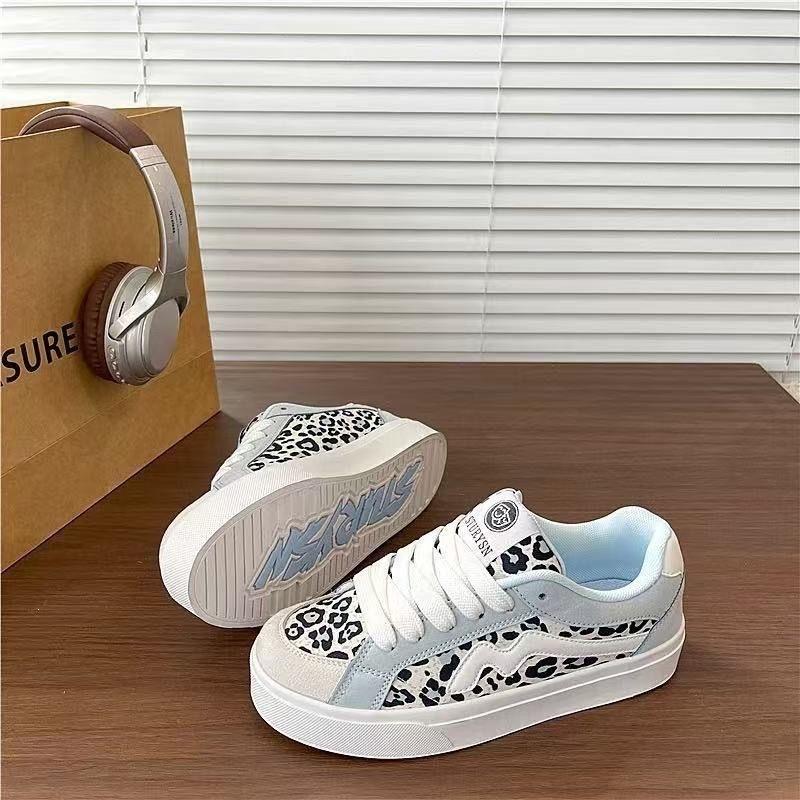 2026 autumn ins Hong Kong style couple casual board shoes chic niche student breathable sneakers women