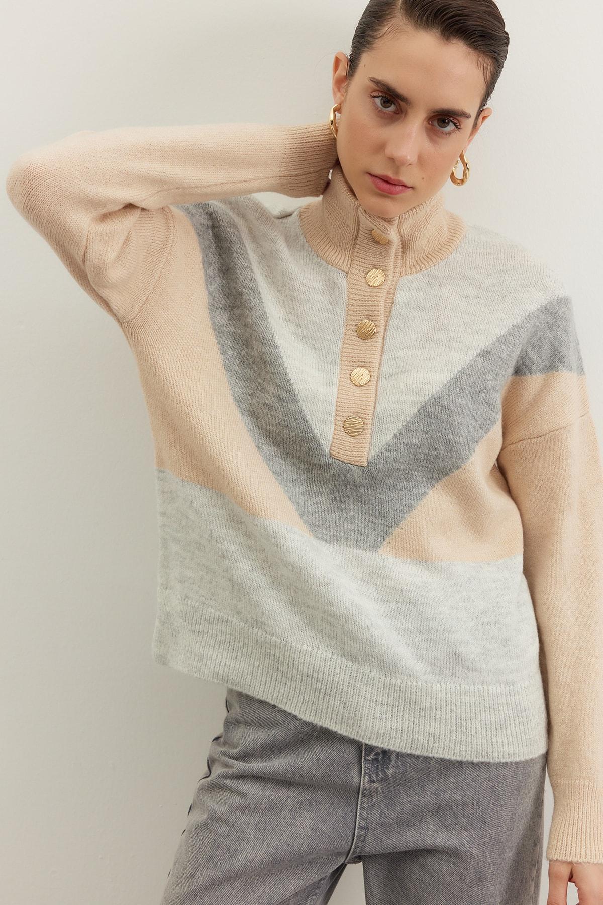 

Бежевый мягкий текстурированный трикотаж в стиле колор-блок TWOAW24KZ00092..