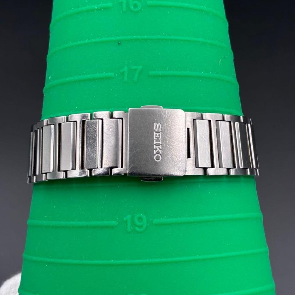 [USED] SEIKO V110-0BB0 Solar Round Silver
