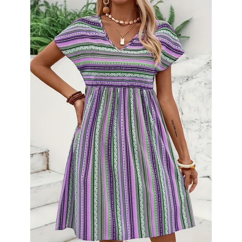 Robe rayée à col en V grande taille, robe à manches courtes ample style vacances