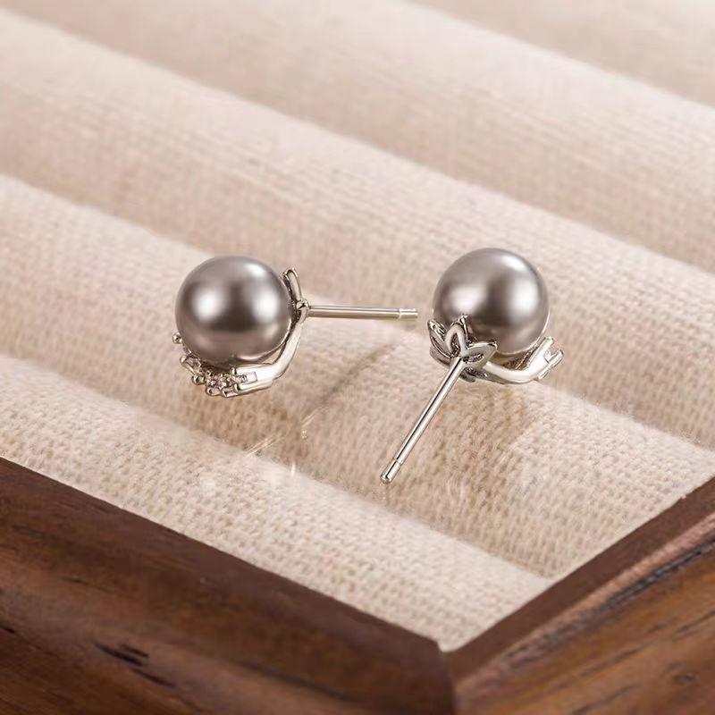 Silver-Gray Pearl Zirconia Stud Earrings – Lightweight Luxury for Everyday Wear