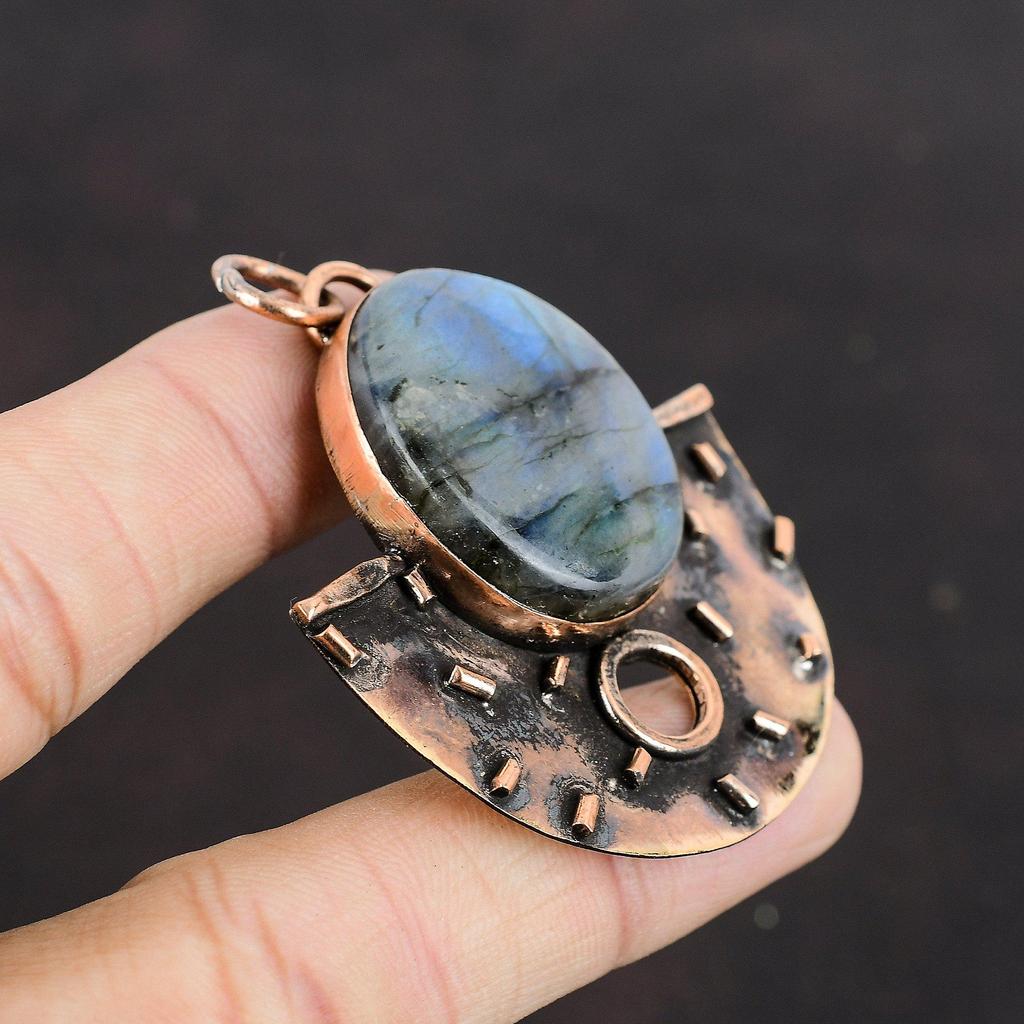 Pingente de cobre labradorita Um pingente de pedra preciosa de qualidade única Pingentes artesanais Jóias de cobre Pingente de declaração Presente de casamento Pingente novo em folha