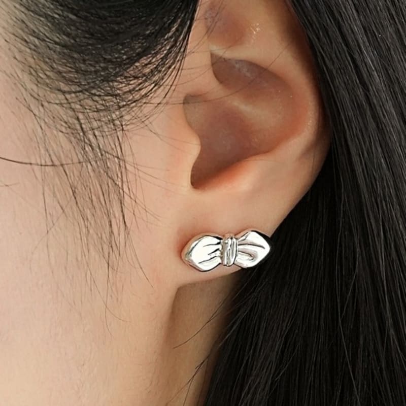 

BELLOOGGI Bold ribbon earring free