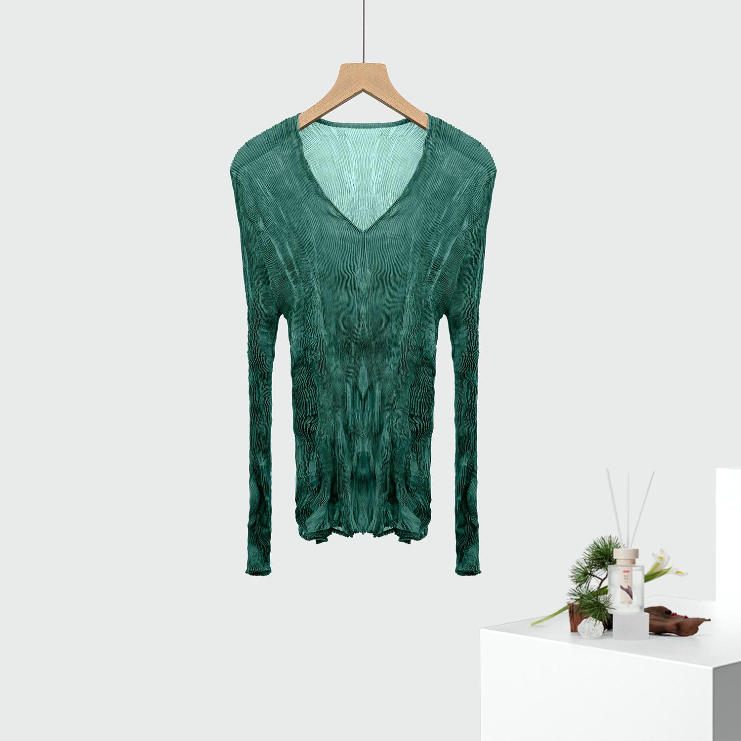 

Miyake V-neck Women s Base Layer Top: Elegant, Slimming, Long Sleeve T-shirt, Perfect as Outerwear One Size